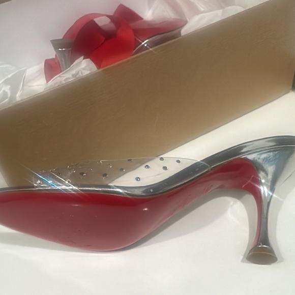 Christian Louboutin - Picture 1 of 2